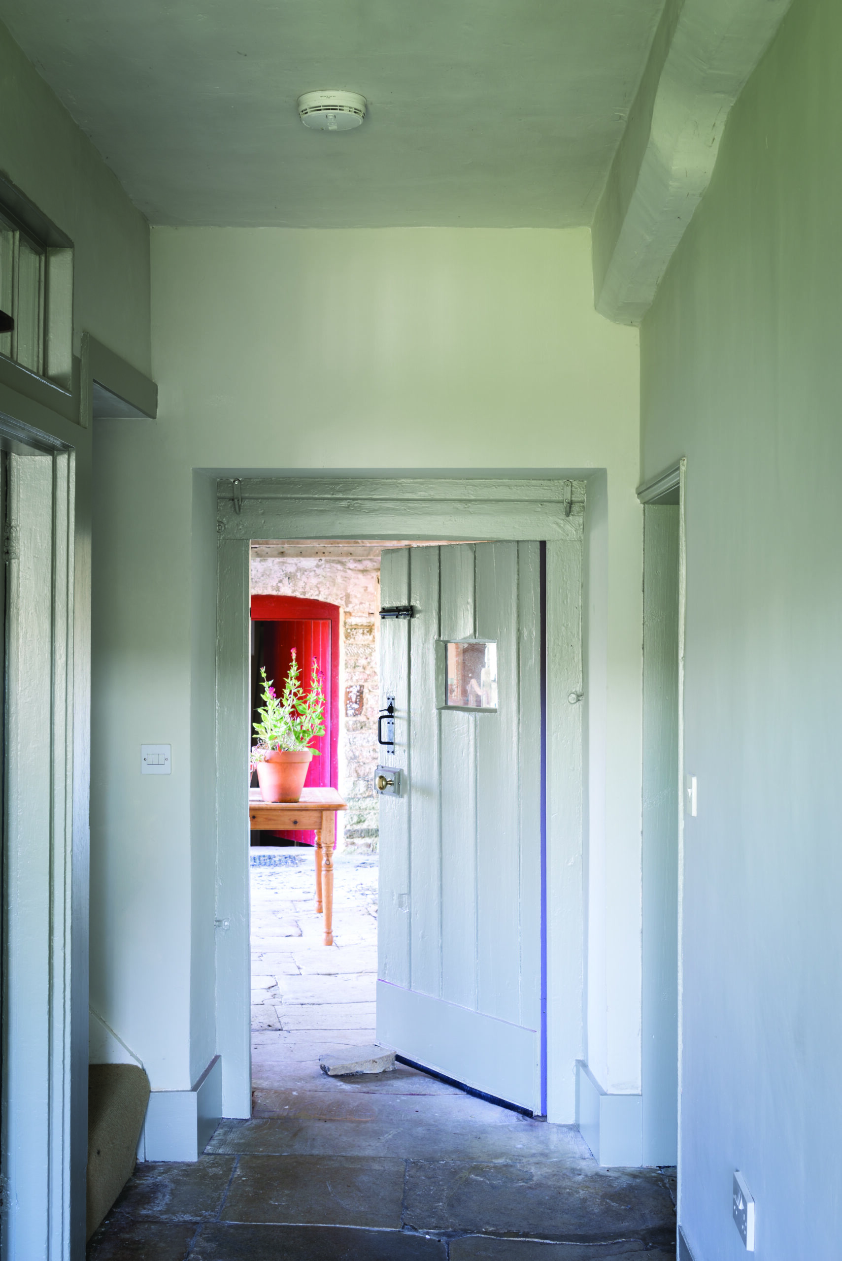 2.5l Modern Emulsion Shadow White No. 282 - Image 4